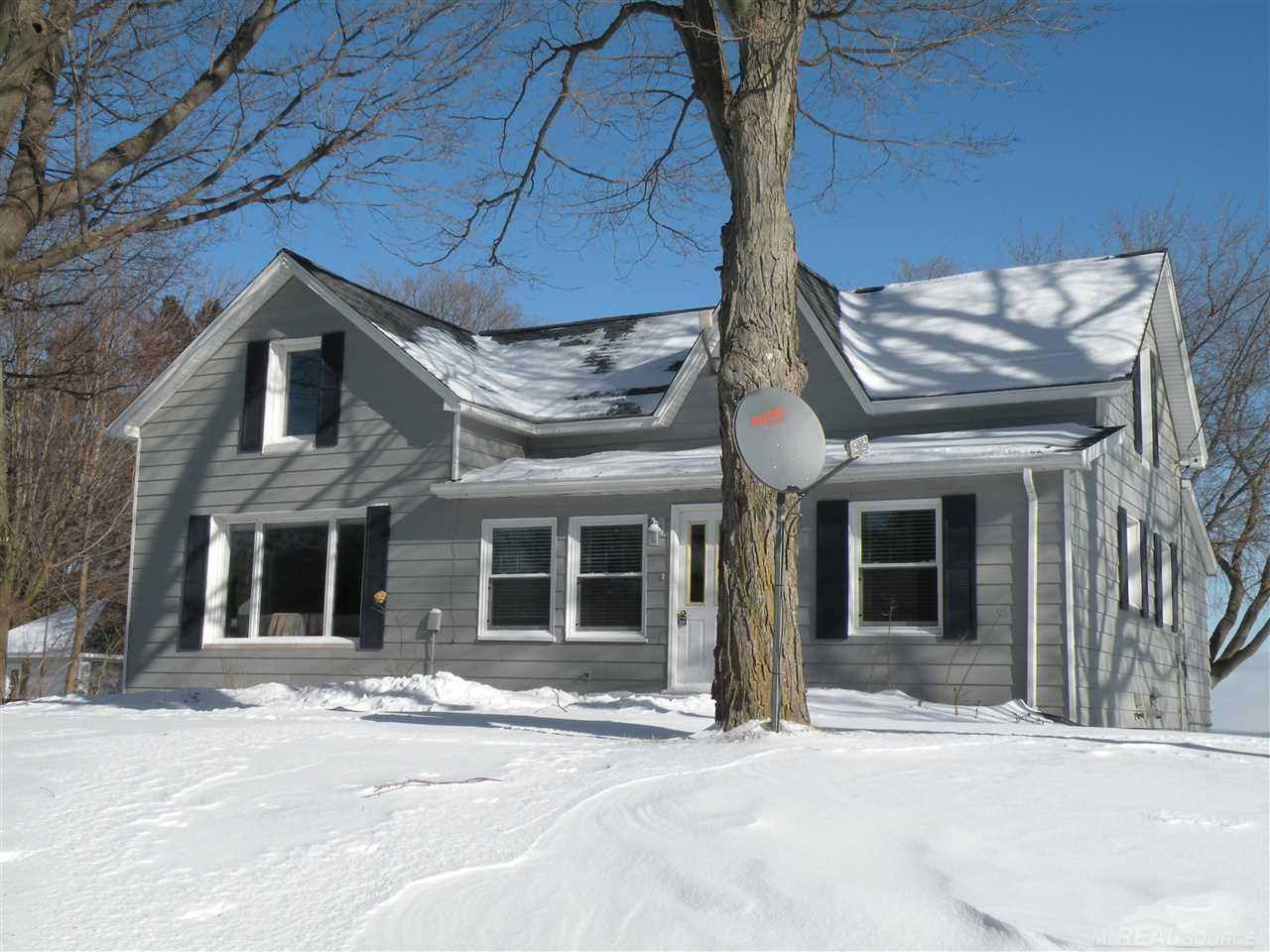 2381 Lakeshore Road Applegate, MI 48401 - Photo 1 of 49 31363950.JPG