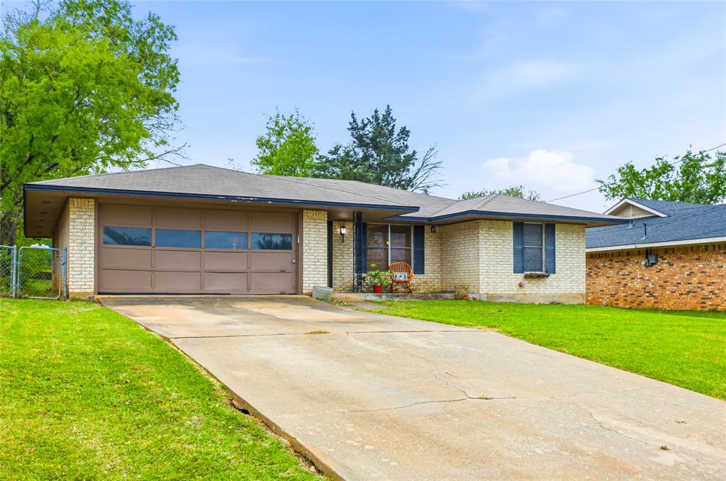 2922 Layne Drive Denison, TX 75020 - Photo 3 of 26
