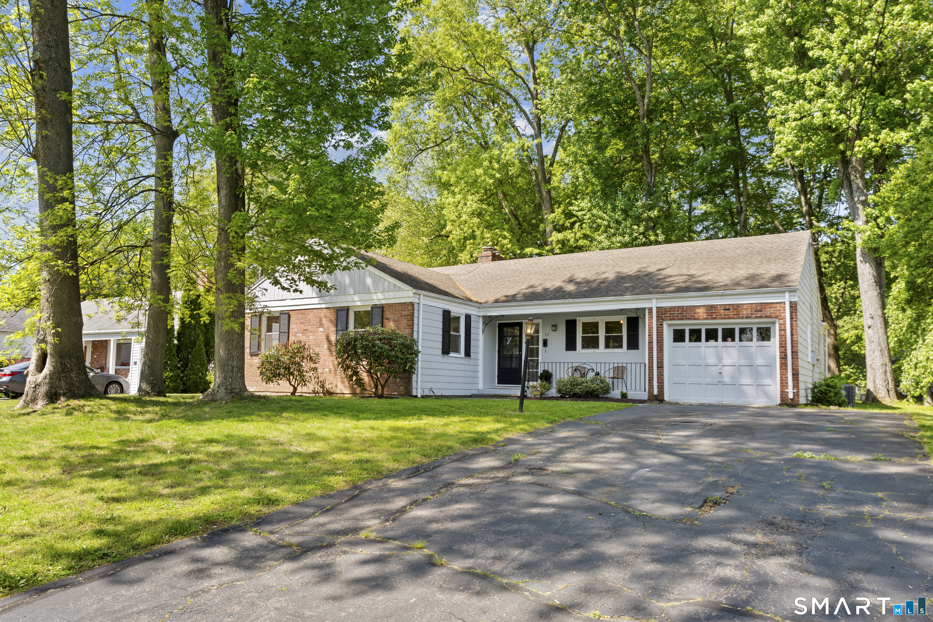 25 Miamis Road West Hartford, CT 06117 - Photo 1 of 38