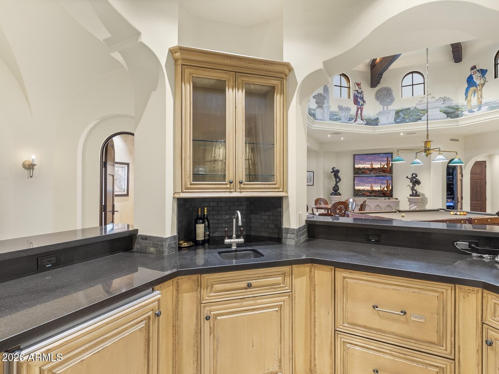 6619 East Stallion Road Paradise Valley, AZ 85253 - Photo 25 of 68 043_Bar