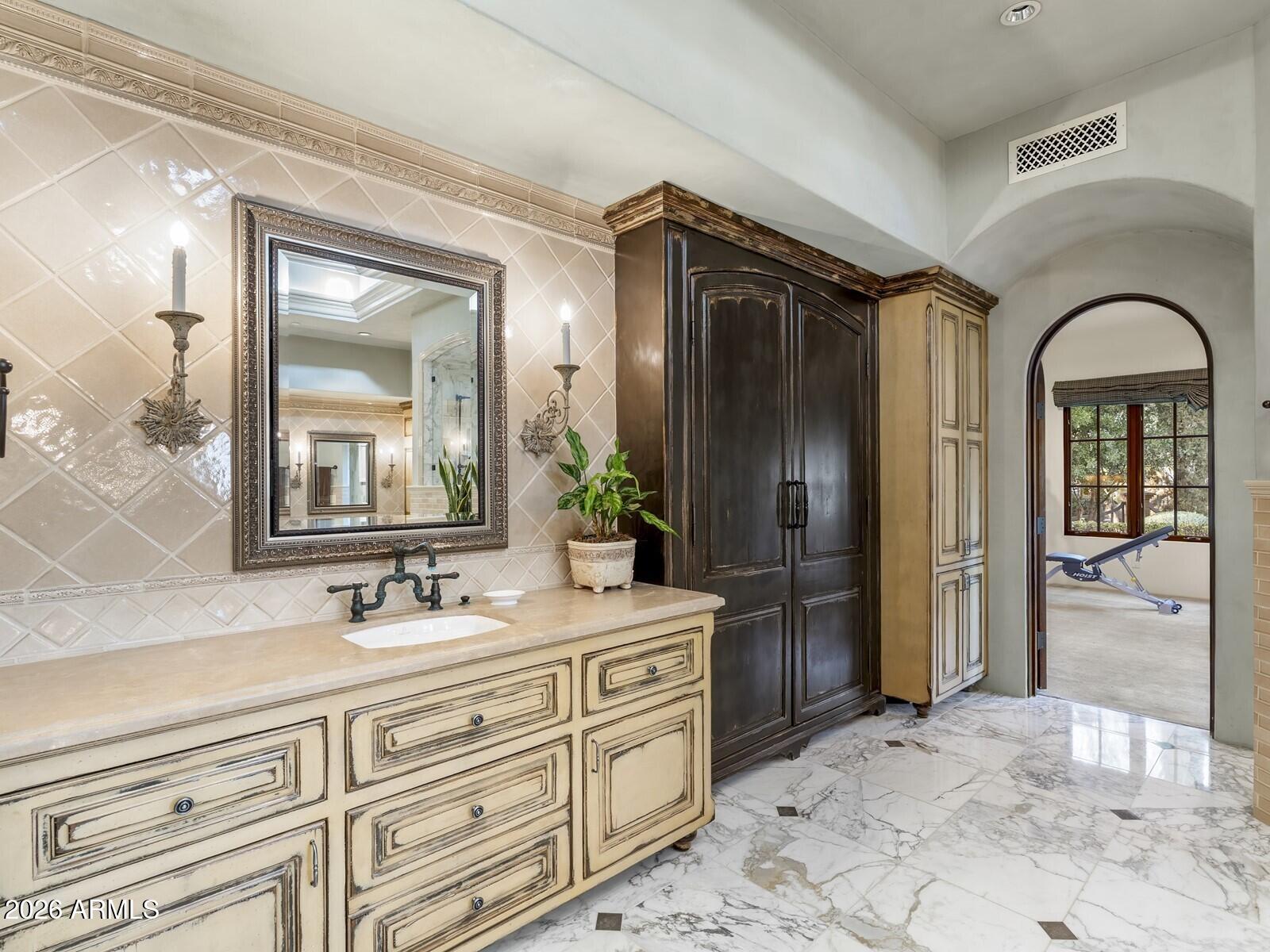 6619 East Stallion Road Paradise Valley, AZ 85253 - Photo 40 of 68 059_Primary Bathroom
