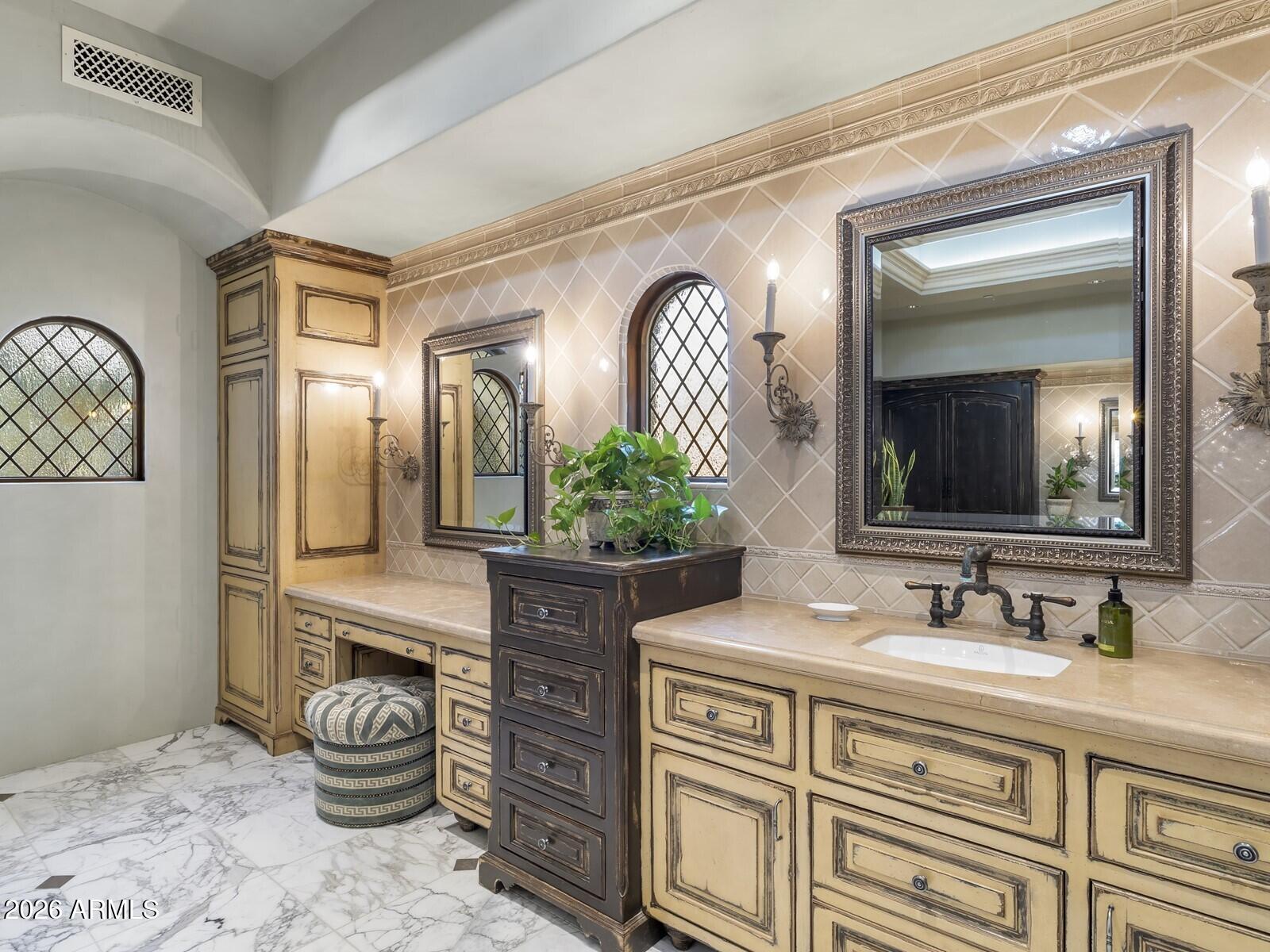 6619 East Stallion Road Paradise Valley, AZ 85253 - Photo 41 of 68 060_Primary Bathroom