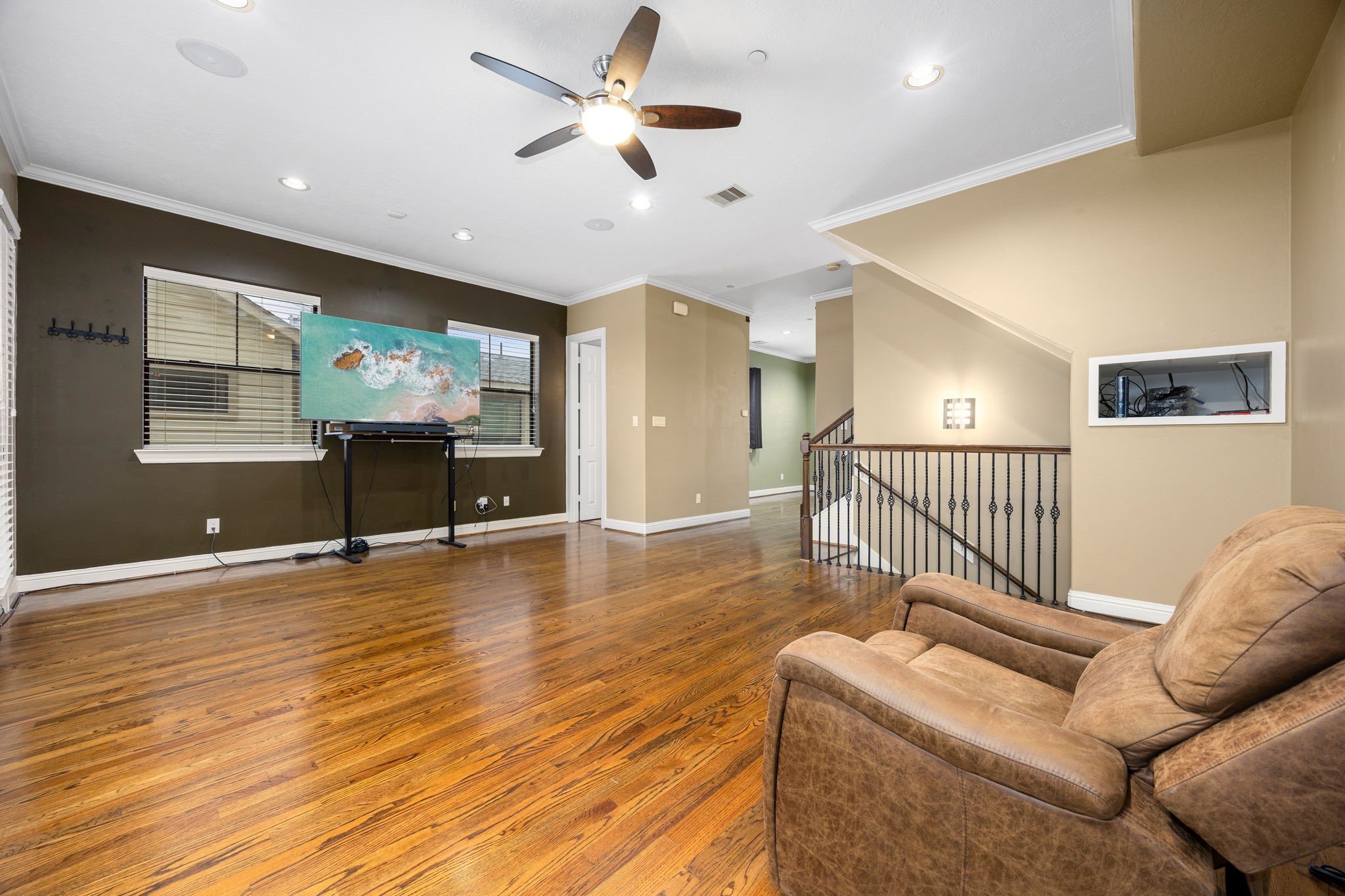 2611 Riverside Drive, Unit D Houston, TX 77004 - Photo 11 of 50 a living room with furniture and a wooden floor