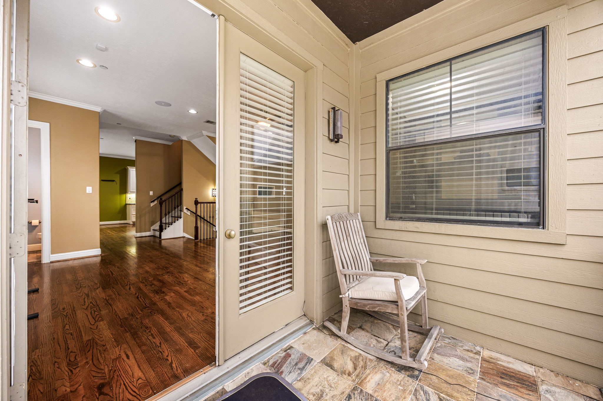 2611 Riverside Drive, Unit D Houston, TX 77004 - Photo 12 of 50 a view of a hallway with couch and dining area view