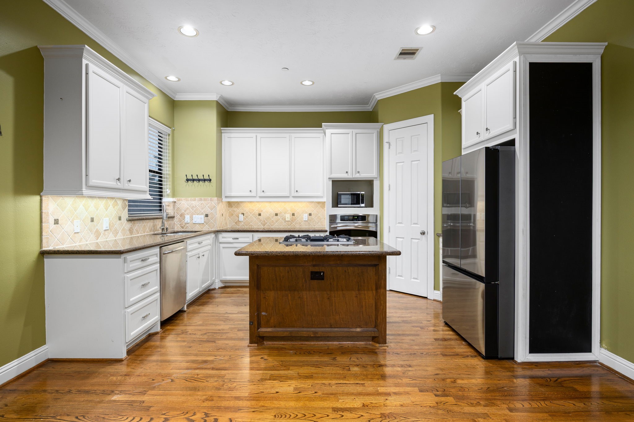 2611 Riverside Drive, Unit D Houston, TX 77004 - Photo 14 of 50 a kitchen with stainless steel appliances granite countertop a refrigerator a stove and a sink