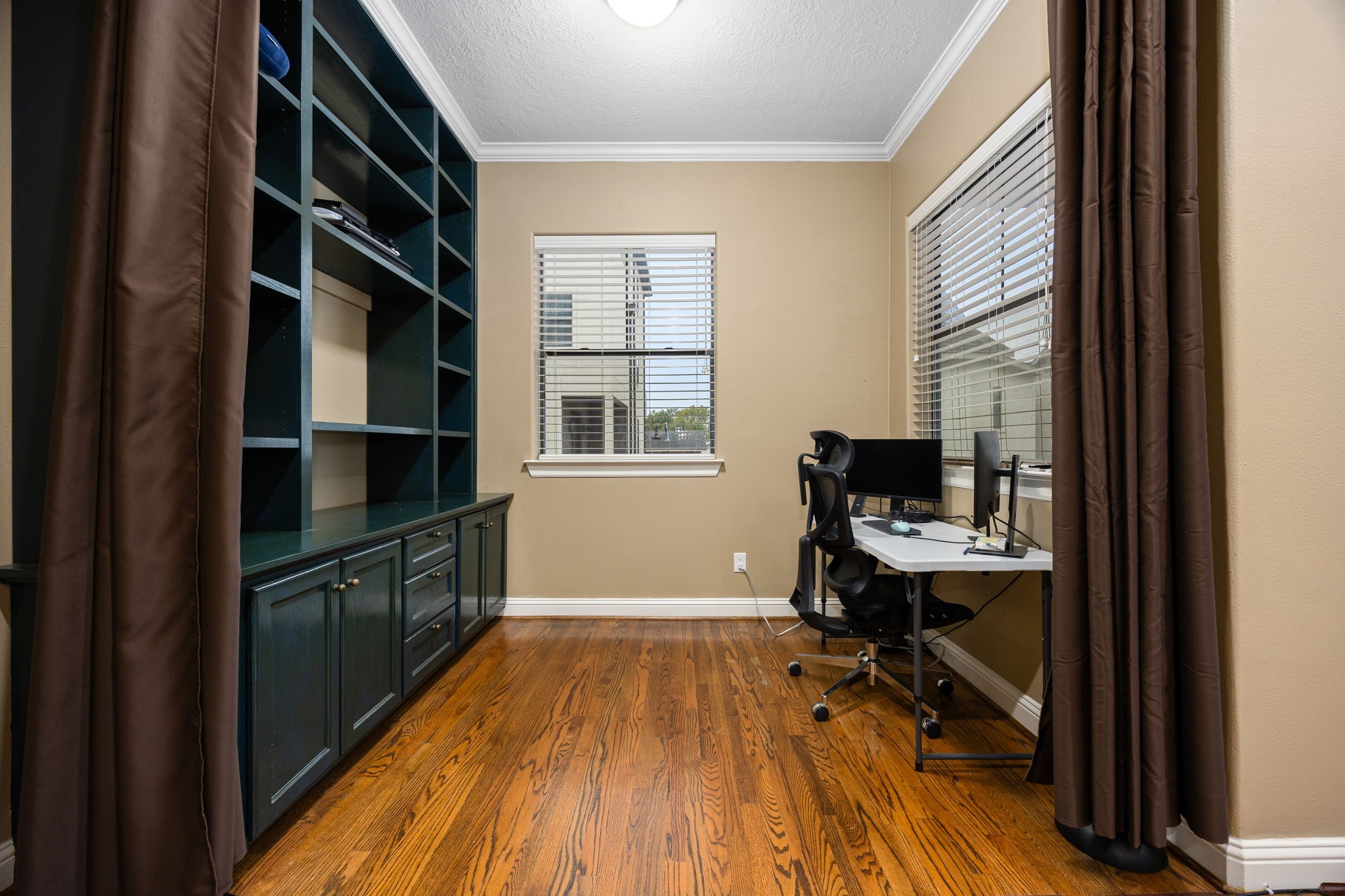 2611 Riverside Drive, Unit D Houston, TX 77004 - Photo 10 of 50 a view of a workspace with furniture and a window