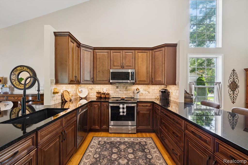 415 Court Lane Howell, MI 48843 - Photo 5 of 49