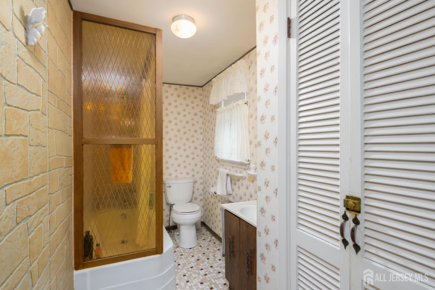 110 Sheppard Place Fords, NJ 08863 - Photo 13 of 34 a bathroom with a shower and a sink