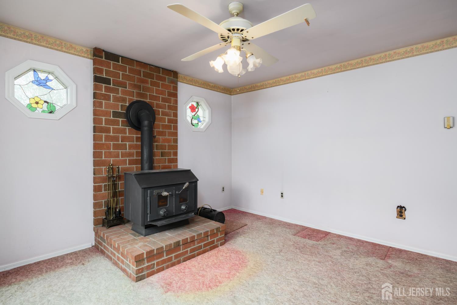 110 Sheppard Place Fords, NJ 08863 - Photo 14 of 34 a living room with furniture and a flat screen tv