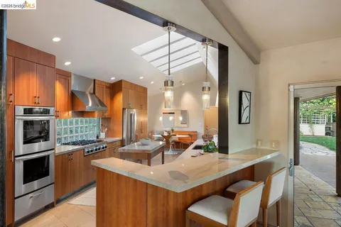 $2,290,000 | 12131 Skyline Boulevard, Oakland, CA 94619