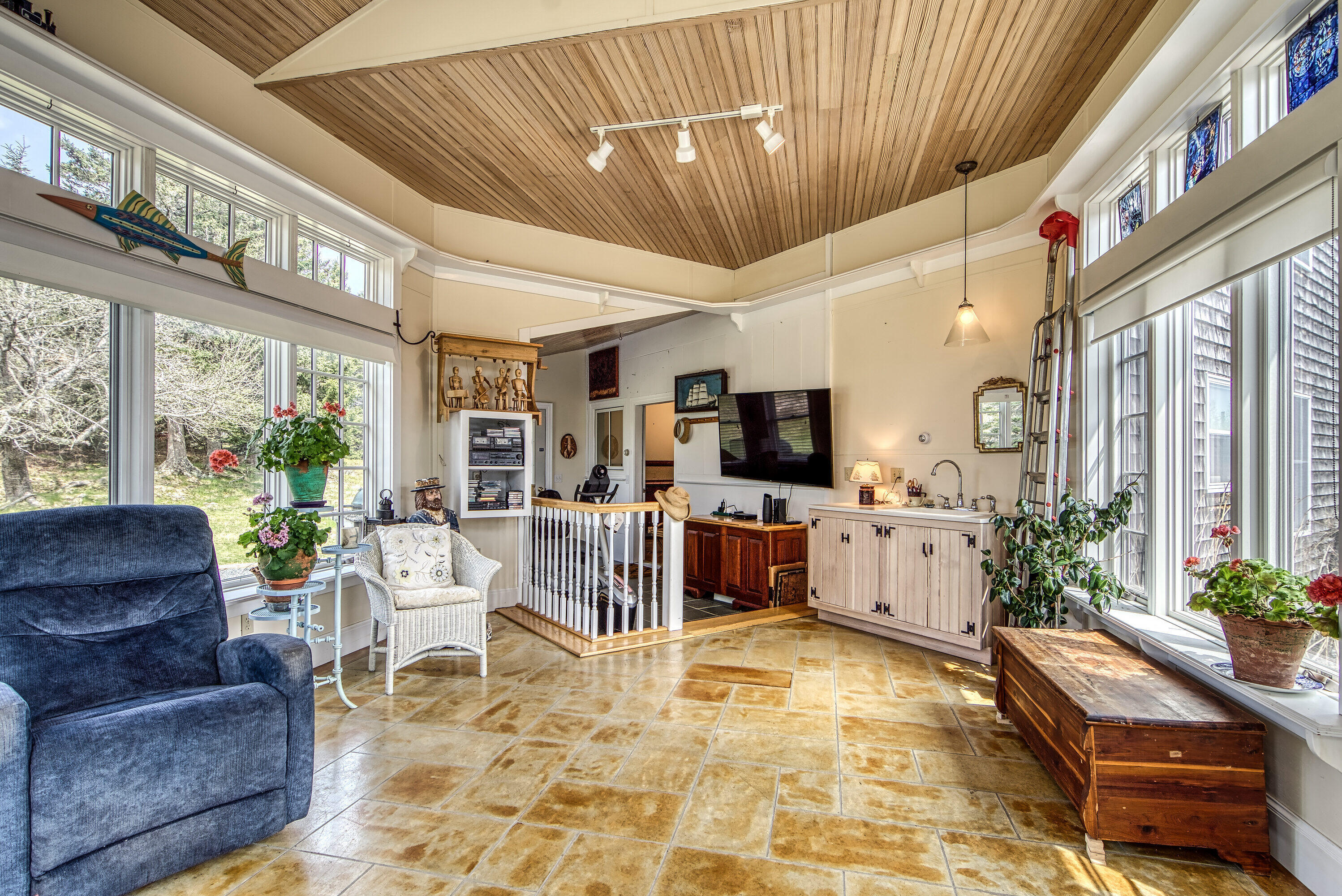 677 Corea Road Gouldsboro, ME 04624 - Photo 9 of 51 Sun Room