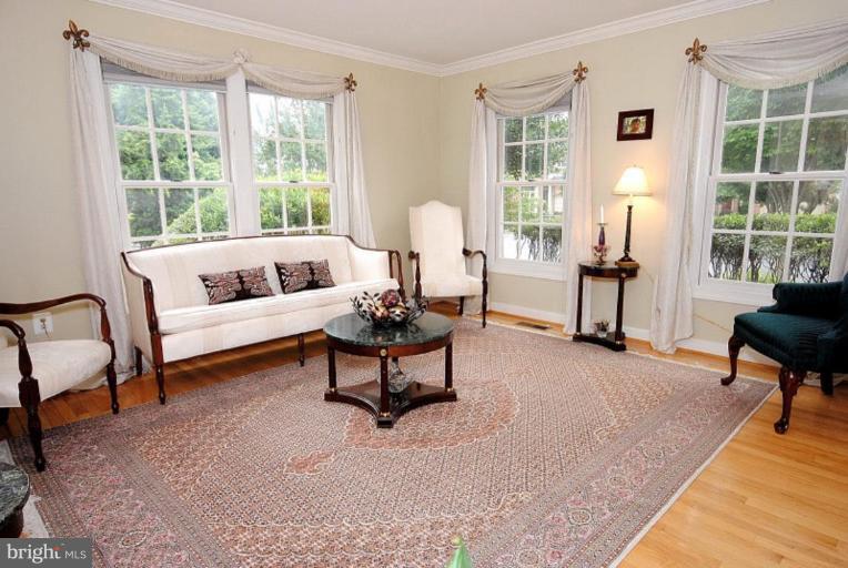 2060 Madrillon Road Vienna, VA 22182 - Photo 11 of 30 Living Room #2
