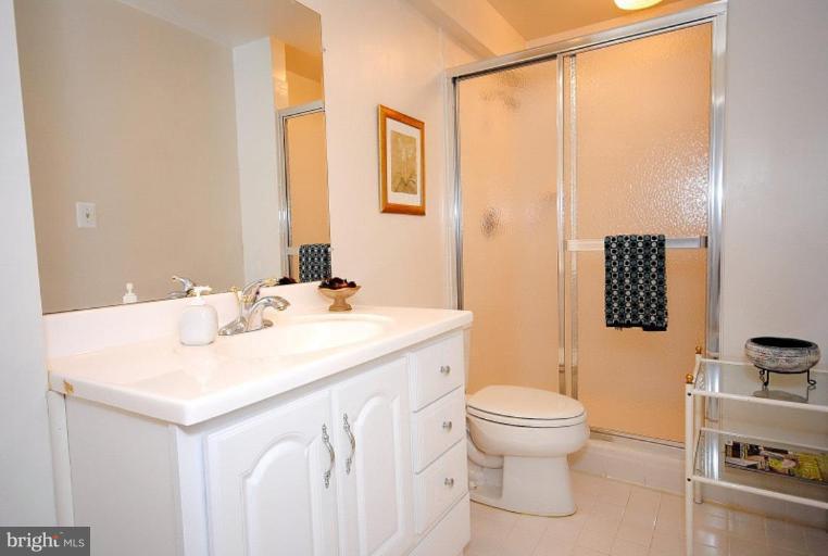 2060 Madrillon Road Vienna, VA 22182 - Photo 26 of 30 Bath #3
