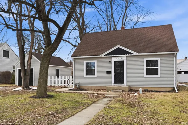 $185,900 | 4320 Southwest Anthony Wayne Drive, Fort Wayne, IN 46806