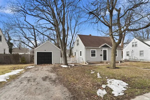 $185,900 | 4320 Southwest Anthony Wayne Drive, Fort Wayne, IN 46806