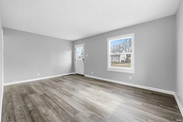 $185,900 | 4320 Southwest Anthony Wayne Drive, Fort Wayne, IN 46806