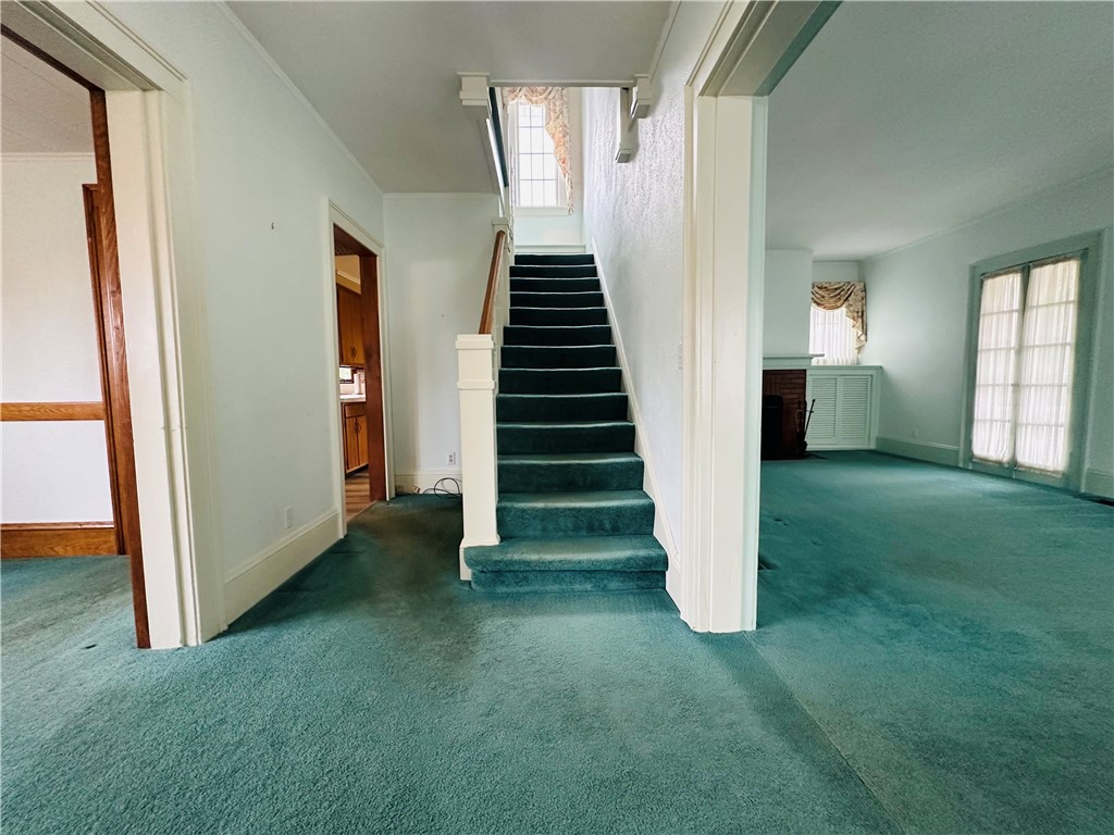 263 East Genesee Street Auburn, NY 13021 - Photo 11 of 50 Looking into the center hall colonial with the din