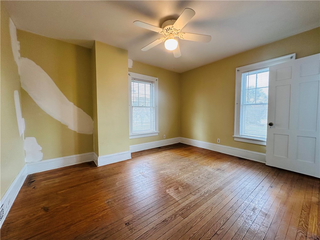 263 East Genesee Street Auburn, NY 13021 - Photo 37 of 50 Bedroom 4 which is in need of painting due to repa