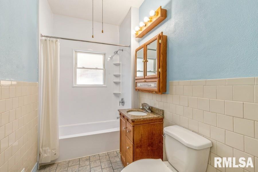 2110 Telegraph Road Davenport, IA 52804 - Photo 11 of 15 Gallery Image 11