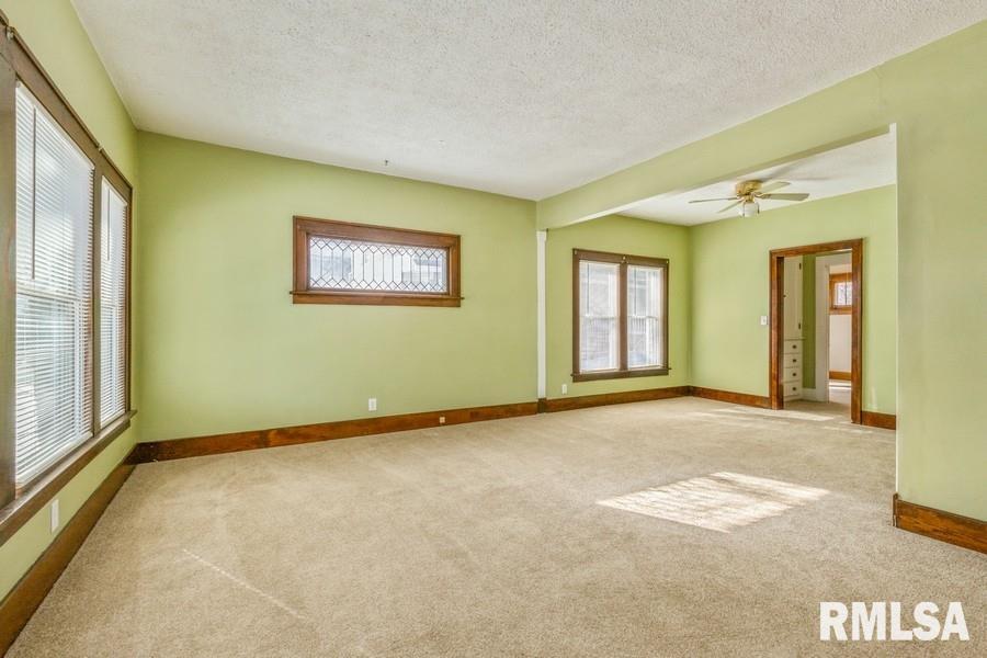 2110 Telegraph Road Davenport, IA 52804 - Photo 3 of 15 Gallery Image 3
