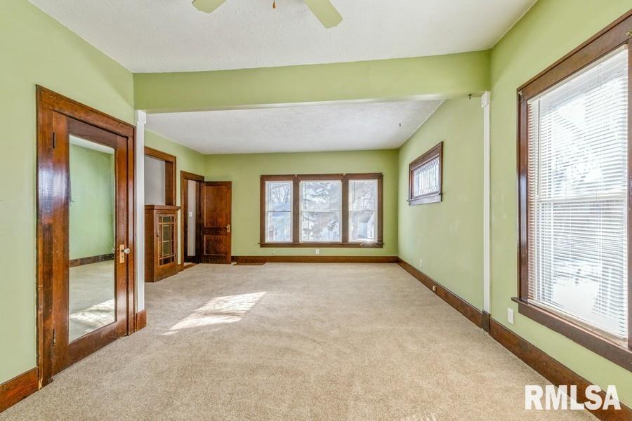 2110 Telegraph Road Davenport, IA 52804 - Photo 4 of 15 Gallery Image 4