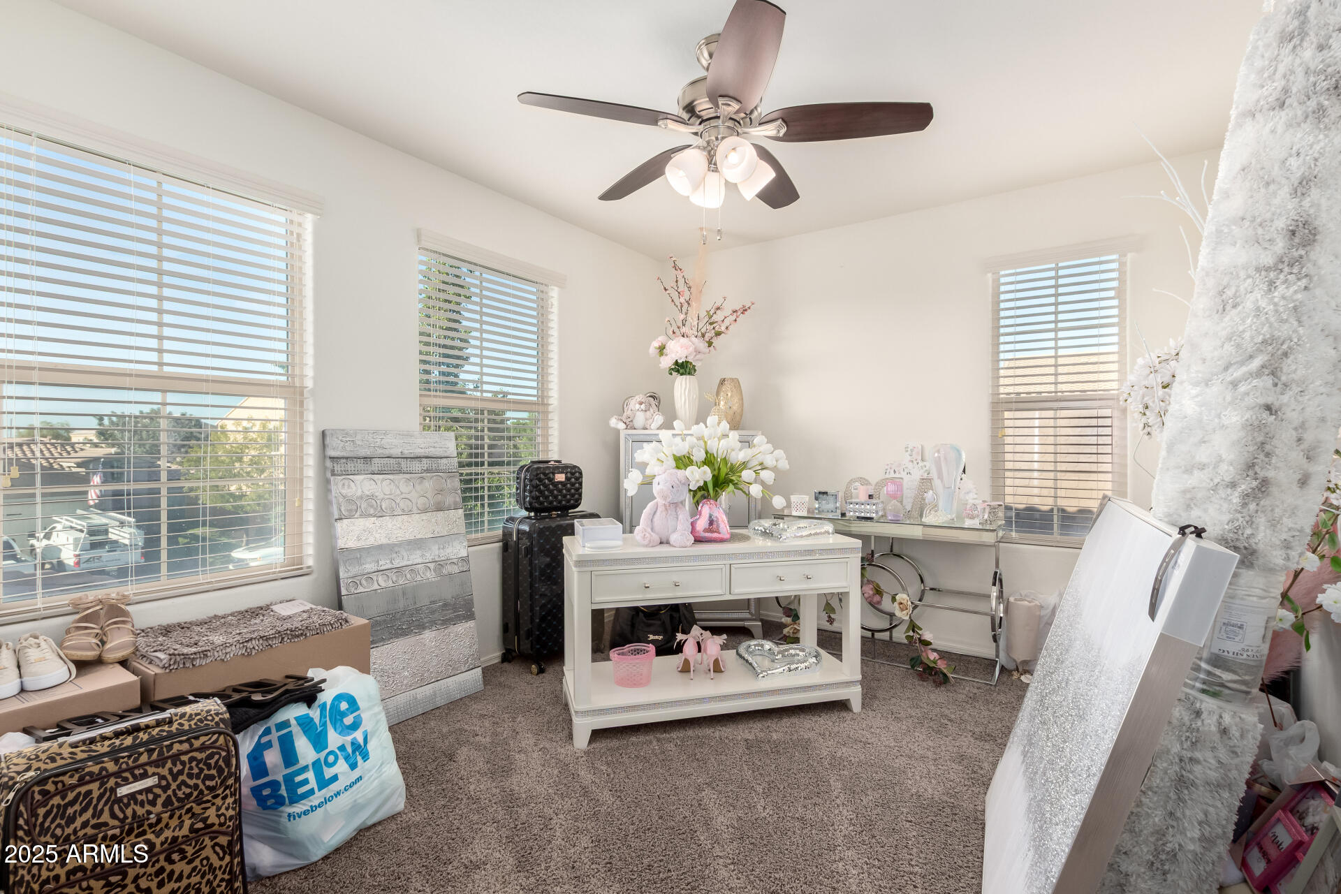 2665 East Gillcrest Road Gilbert, AZ 85298 - Photo 29 of 48 a living room with furniture and a table