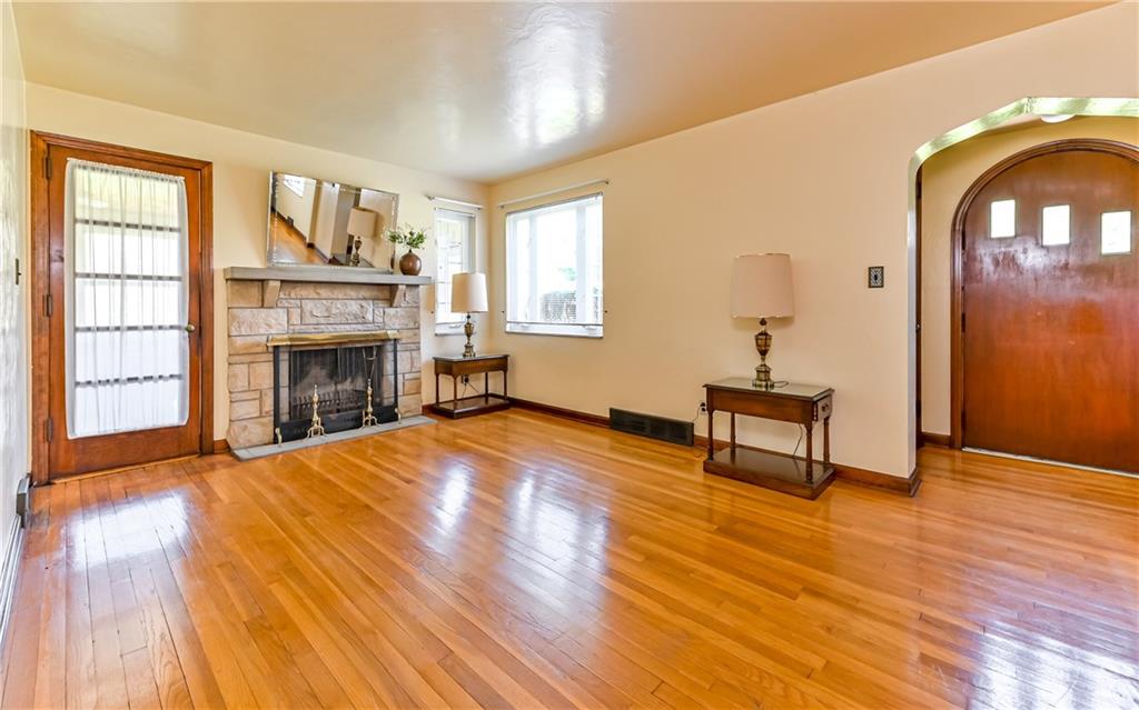 617 Soose Road Pittsburgh, PA 15209 - Photo 3 of 25 Gallery Image 3