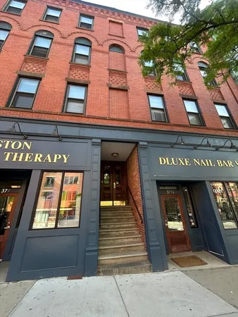 $4,100 | 377 West Broadway, Unit 1, Boston, MA 02127