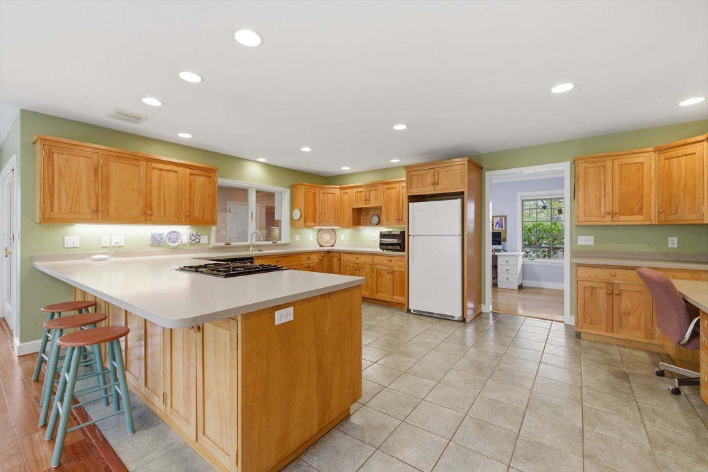9 Woodcliffe Road Lexington, MA 02421 - Photo 8 of 39