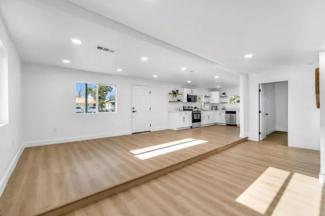 $339,900 | 3640 South Calvin Avenue, Fresno, CA 93725