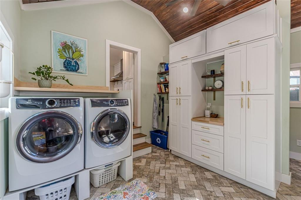 3424 Old Jonesboro Road Atlanta, GA 30354 - Photo 27 of 75 a utility room with sink dryer and washer