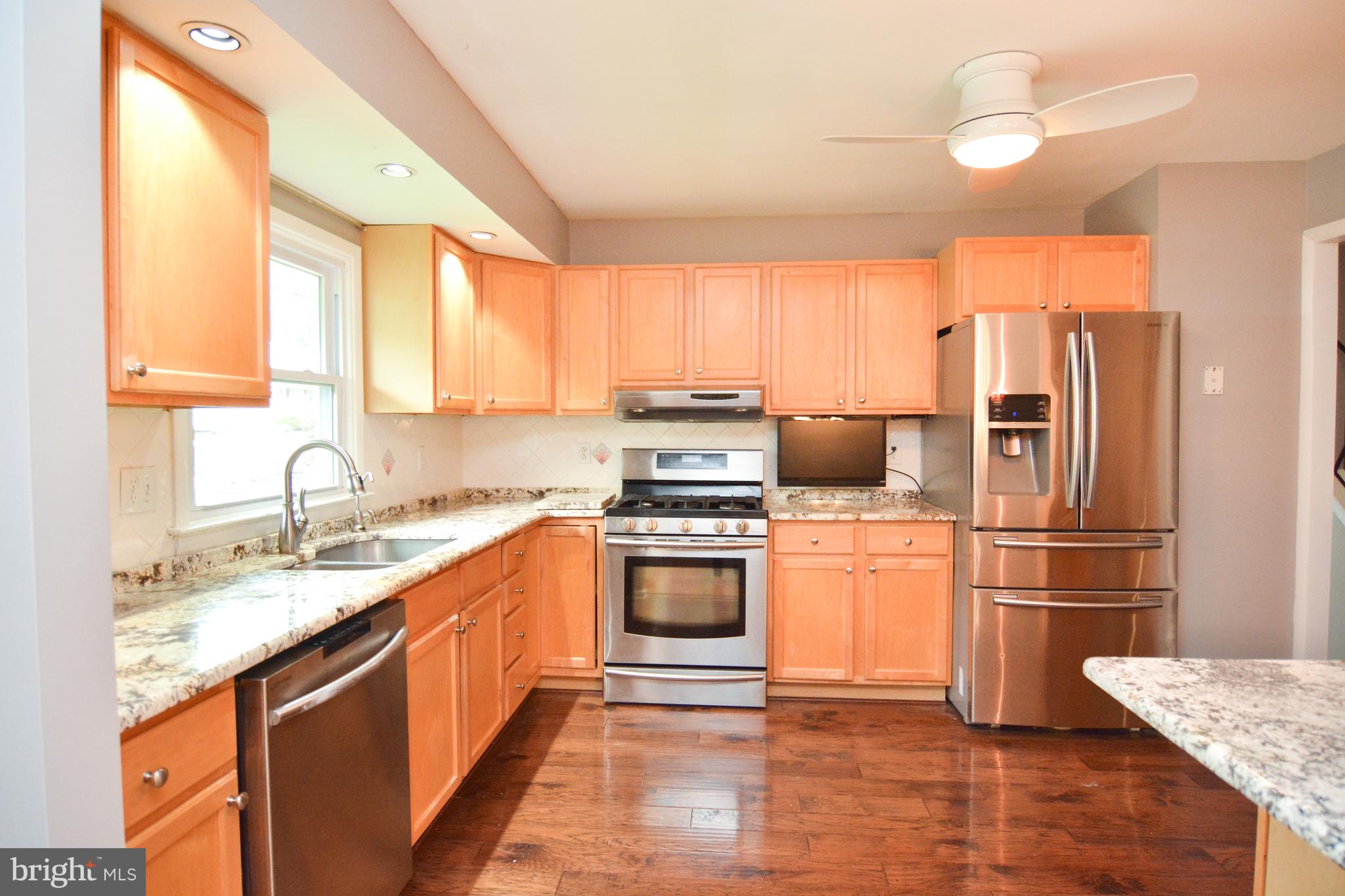 1411 Carson Road Wilmington, DE 19803 - Photo 12 of 36 Granite countertops & upgraded flooring