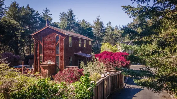 $1,095,000 | 10360 Gary Lane, Mendocino, CA 95460