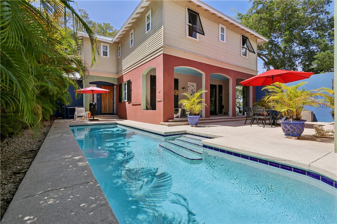 3628 Rio Vista Boulevard Vero Beach, FL 32963 - Photo 22 of 29 a view of a building with sitting area