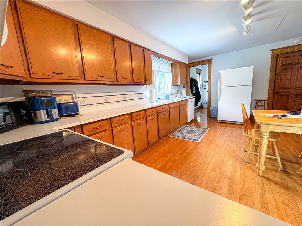 80 East Main Street Le Roy, NY 14482 - Photo 15 of 50