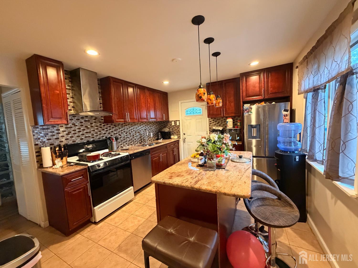 36 Cambridge Road Edison, NJ 08817 - Photo 8 of 26 Gallery Image 8