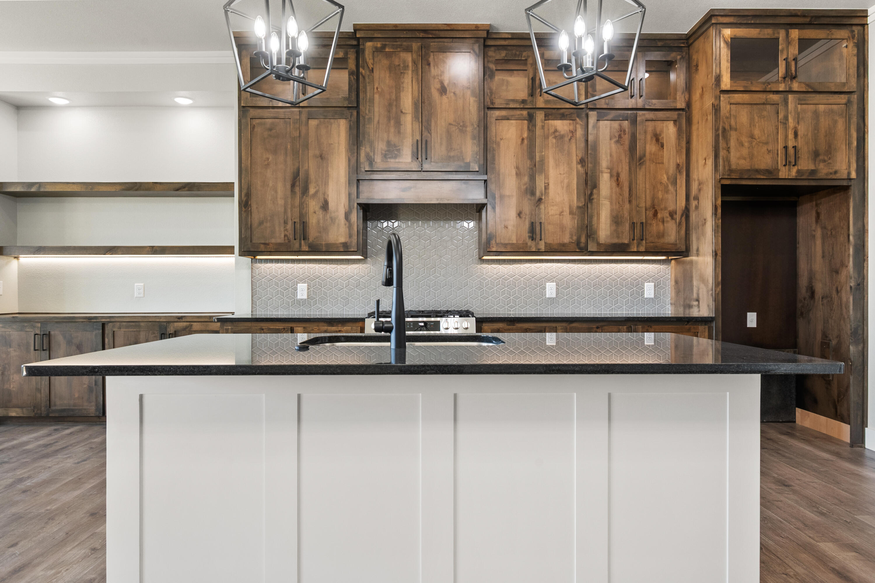 1119 North 6th Street Wolfforth, TX 79382 - Photo 9 of 37 a bathroom with a sink and a mirror