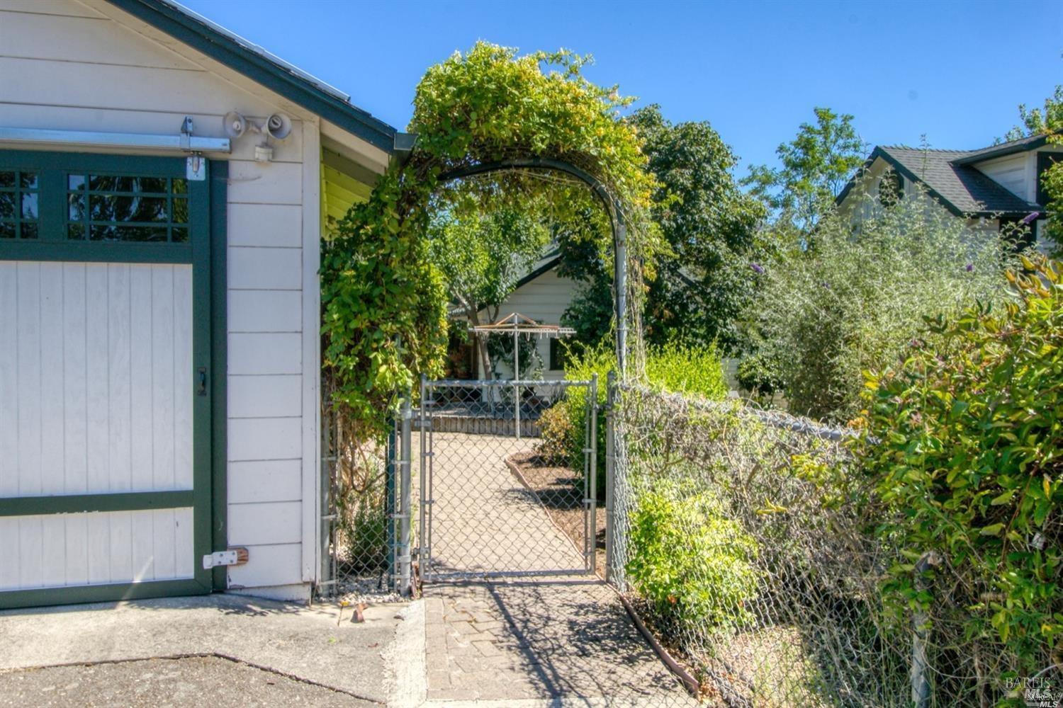5204 Beaumont Way Santa Rosa, CA 95409 - Photo 2 of 17