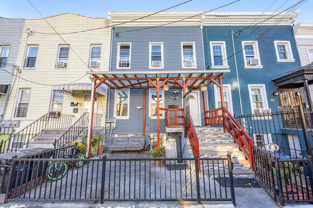 $1,098,000 | 414 Chestnut Street | City Line