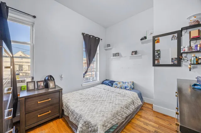$1,098,000 | 414 Chestnut Street | City Line