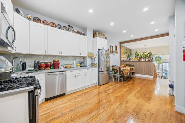 $1,098,000 | 414 Chestnut Street | City Line