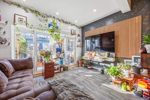 $1,098,000 | 414 Chestnut Street | City Line