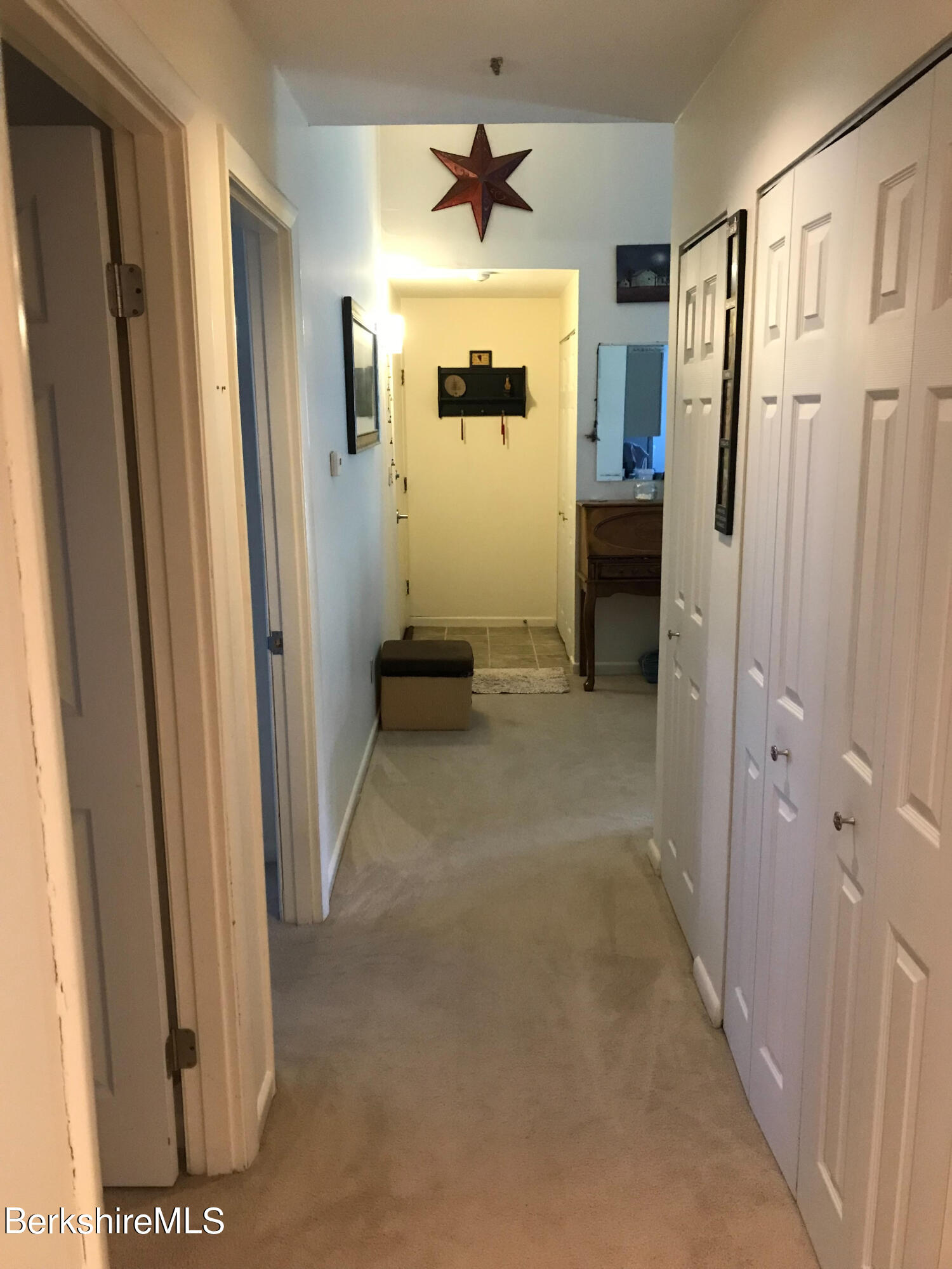 189 Stratton Road, Unit H6 Williamstown, MA 01267 - Photo 2 of 14 Hallway