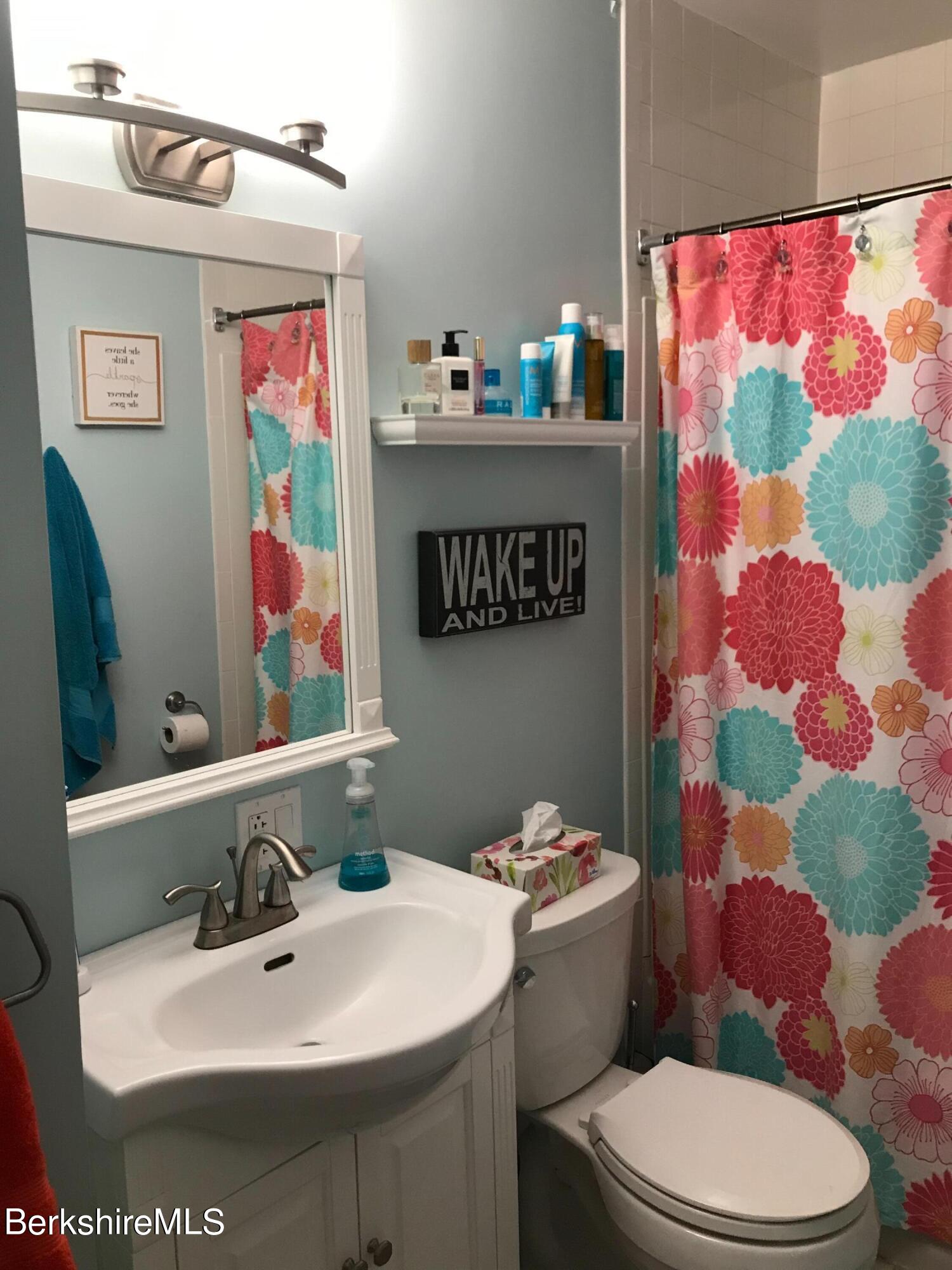 189 Stratton Road, Unit H6 Williamstown, MA 01267 - Photo 11 of 14 Bathroom
