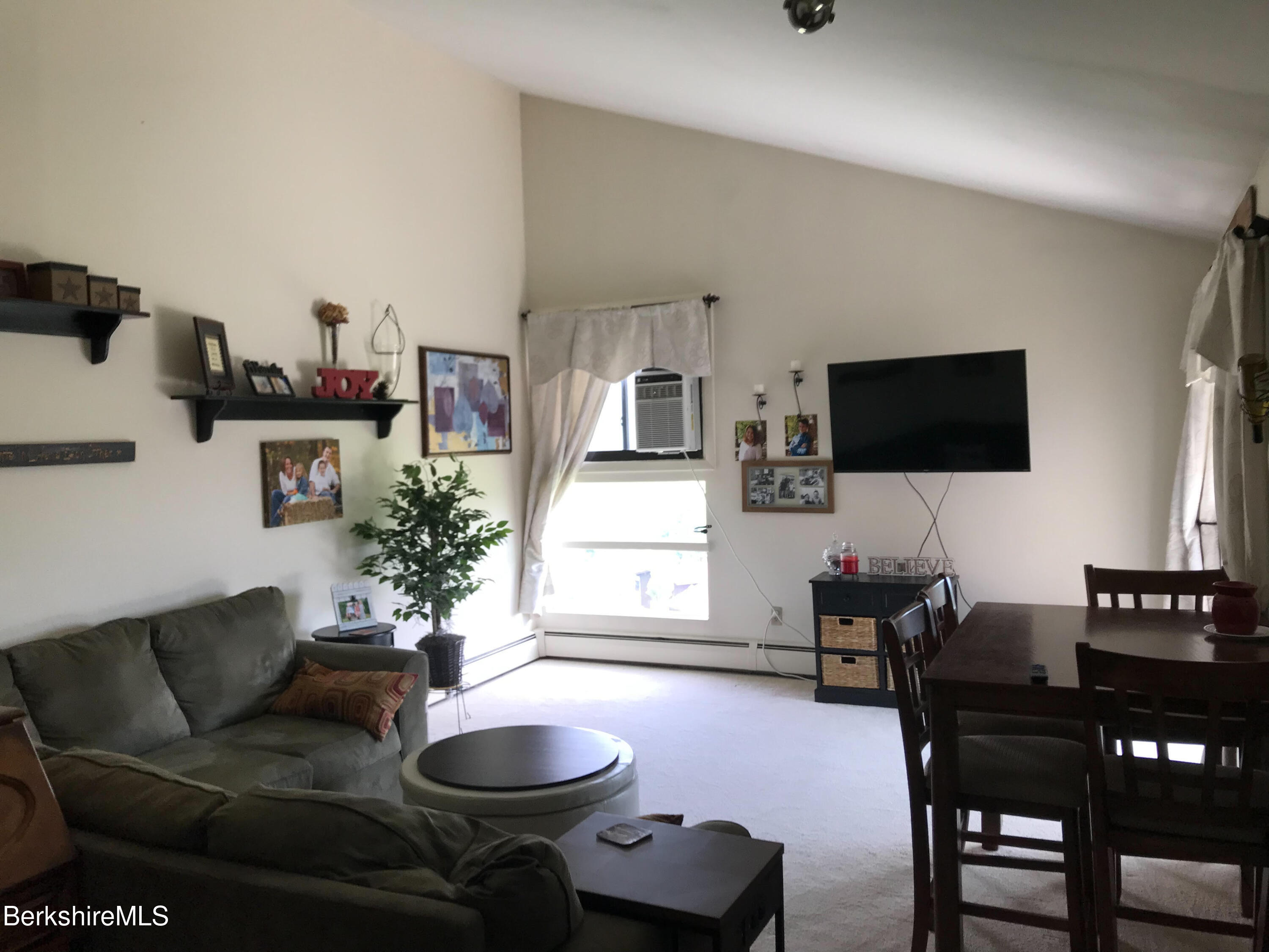189 Stratton Road, Unit H6 Williamstown, MA 01267 - Photo 4 of 14 Living Room