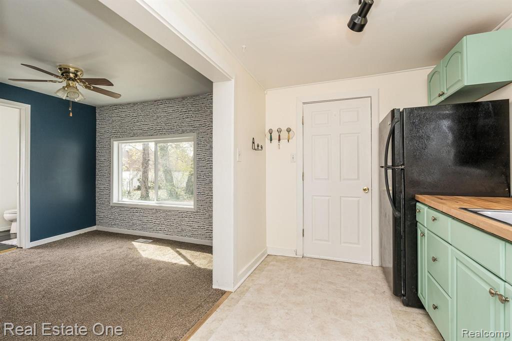 45445 Willis Road Belleville, MI 48111 - Photo 7 of 32