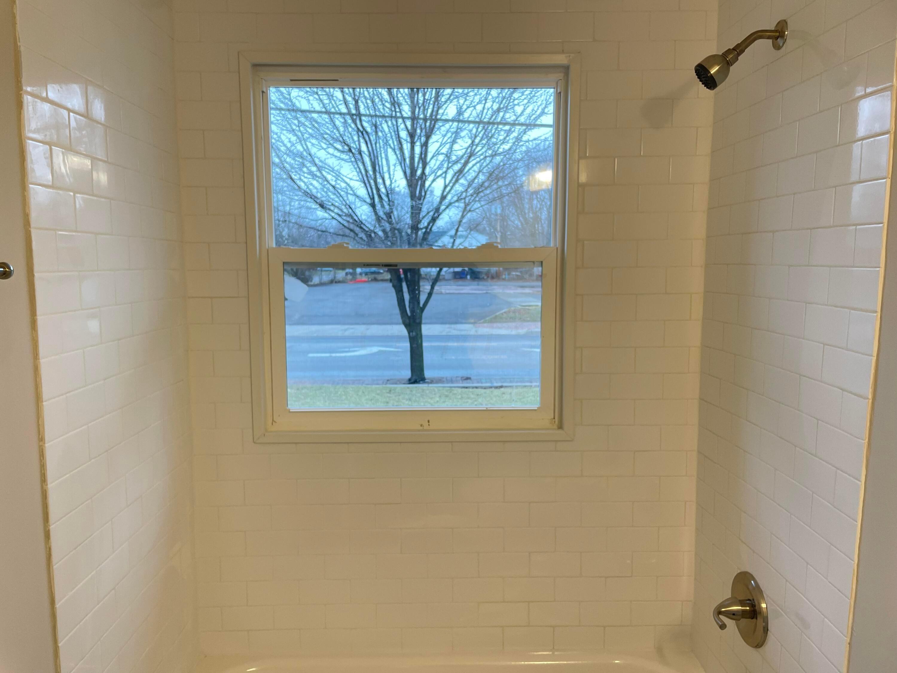278 South Yearling Road Columbus, OH 43213 - Photo 13 of 18 Window is being frosted