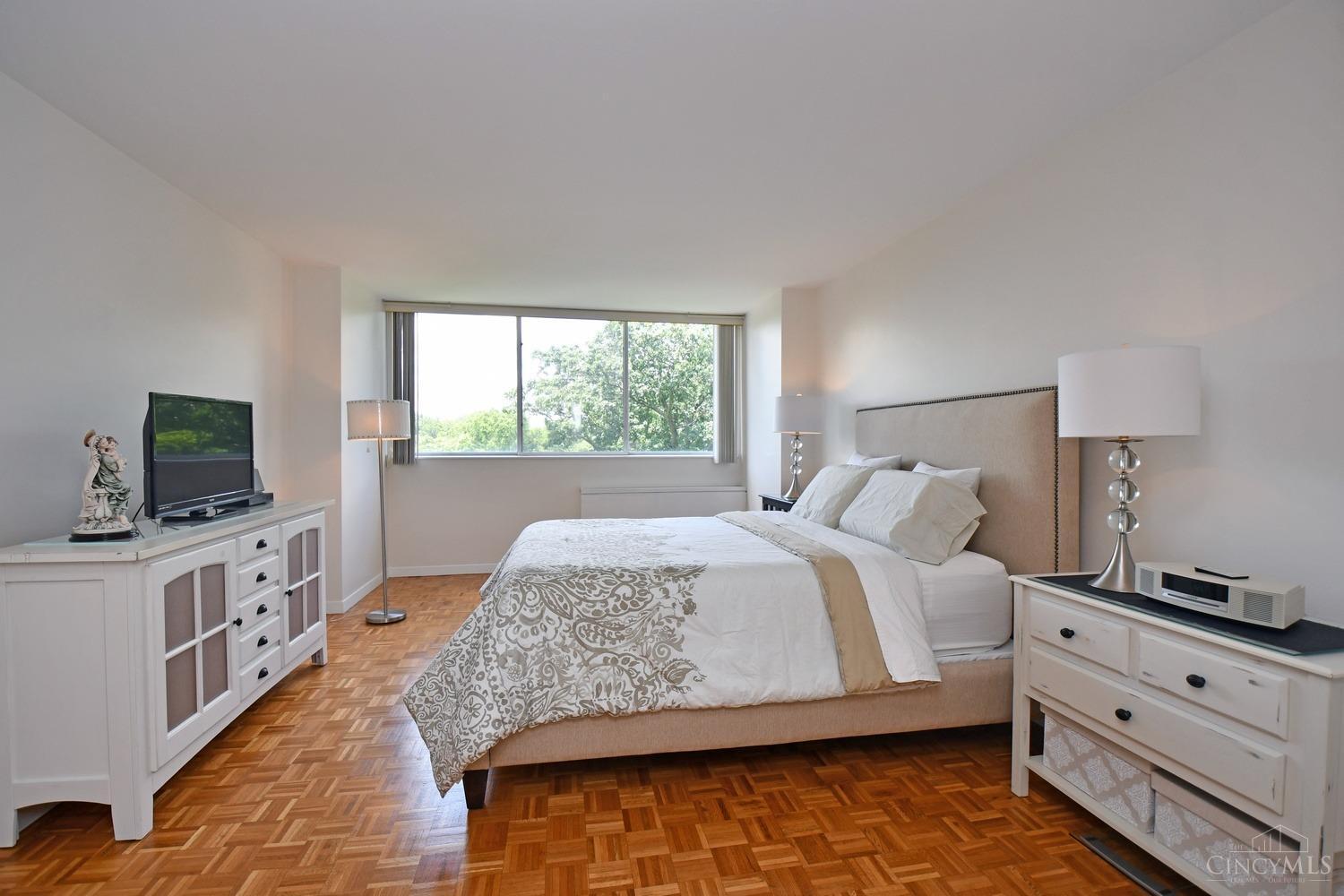 2324 Madison Road, Unit 502 Cincinnati, OH 45208 - Photo 6 of 16 Gallery Image 6