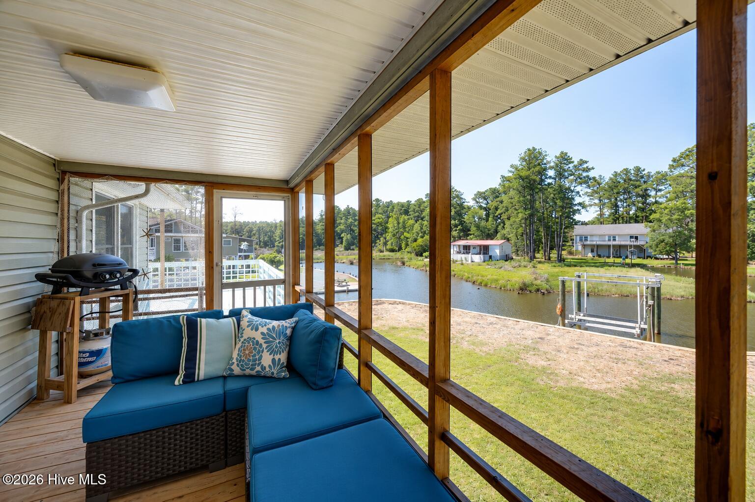 29 Point Avenue Belhaven, NC 27810 - Photo 17 of 34 Screened Porch