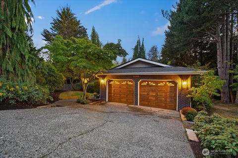 $1,395,000 | 20215 41st Place Northeast, Lake Forest Park, WA 98155